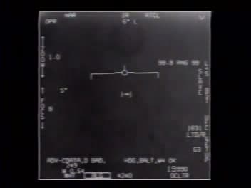 Image infrarouge FLIR1 montrant l'objet « Tic Tac » verrouillé dans le réticule de visée.